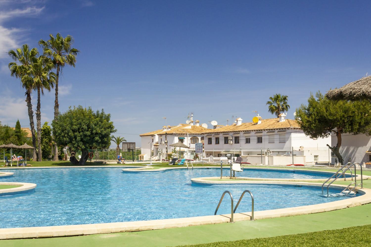 Bungalow Pink Palm Beach Torrevieja Exteriör bild